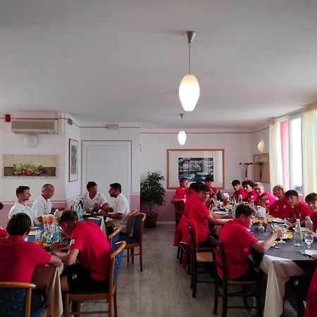 Hotel Sporting Casarsa della Delizia Esterno foto