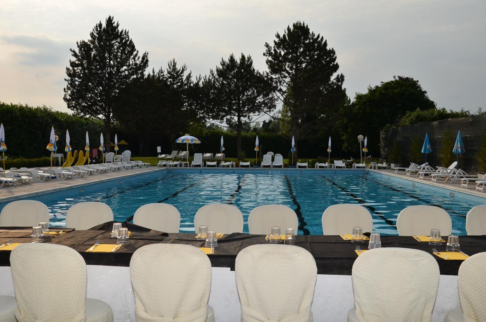 Hotel Sporting Casarsa della Delizia Esterno foto