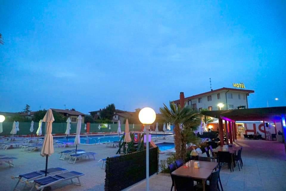 Hotel Sporting Casarsa della Delizia Esterno foto
