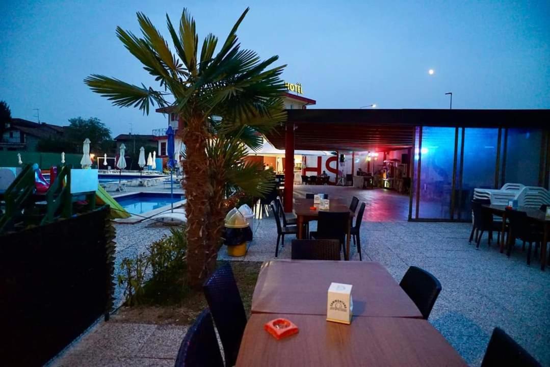 Hotel Sporting Casarsa della Delizia Esterno foto