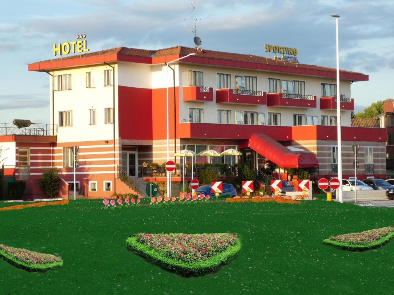 Hotel Sporting Casarsa della Delizia Esterno foto